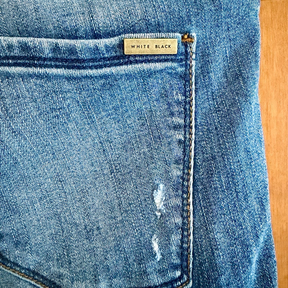 White House Black Market ‘The Skinny Crop’ Embroidered Ankle Jeans Size 10 - Picture 7 of 16